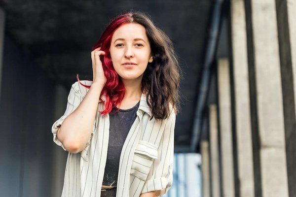 What Are the Top Silk Scarf Tying Techniques for a Chic Professional Image?